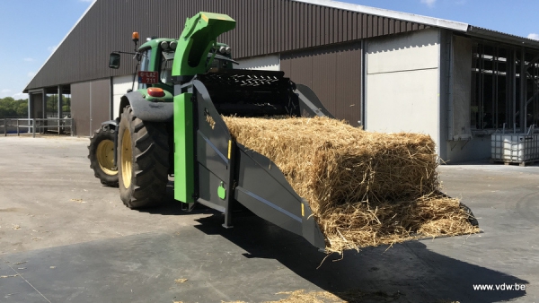 Straw blower carried by tractor