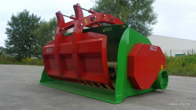 Mixing bucket with auger for tractor